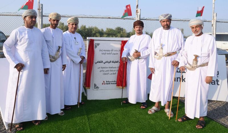 بنك مسقط يواصل بنجاح برنامج “الملاعب الخضراء” بافتتاح ملاعب في السويق وسمائل