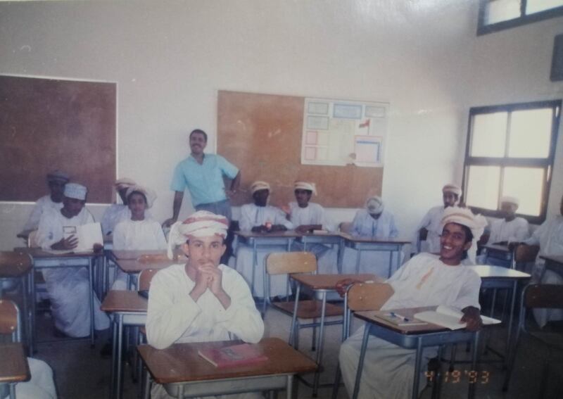 أستاذ تونسي متقاعد يقصّ علينا ما كان منه ومن عُمان