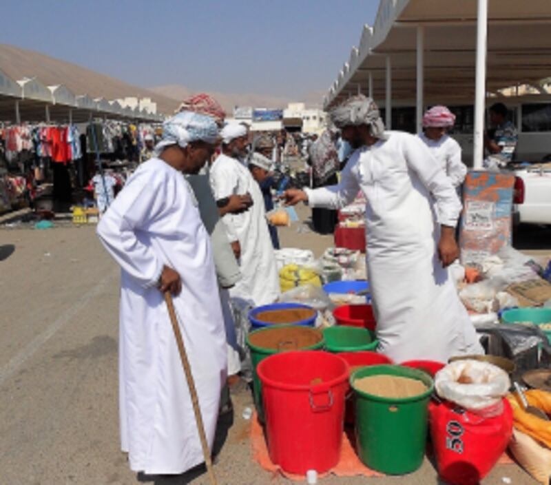 الهبطة أول أفراح العمانيين بعيد الفطر… فماذا تعرف عنها؟