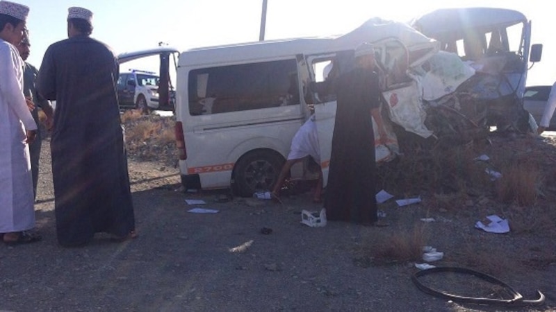 حادث بين شاحنة وحافلتين لطالبات