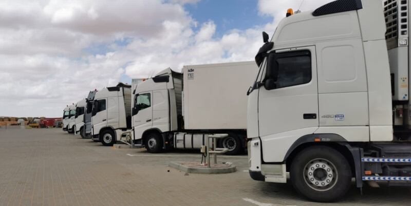 طرح مزايدات للقضاء على ظاهرة وقوف الشاحنات في الأحياء السكنية