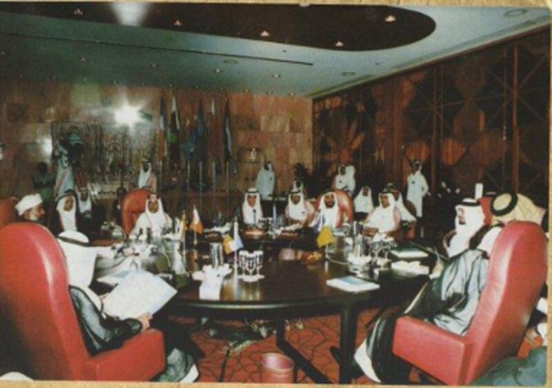 منها كرسي للسلطان قابوس ورسائل بين السلاطين والملوك: نماذج على العلاقات الوثيقة بين العمانيين والبحرينيين