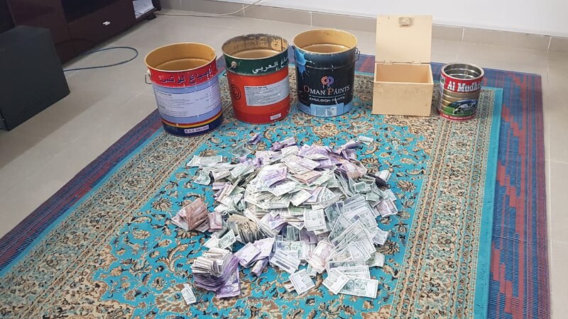ضبط كميات كبيرة من مادة محظور تداولها لدى وافدين اثنين