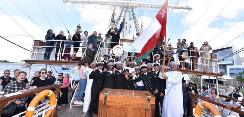 قائد البحرية السلطانية‬⁩ يهنئ طاقم “شباب عُمان الثانية”