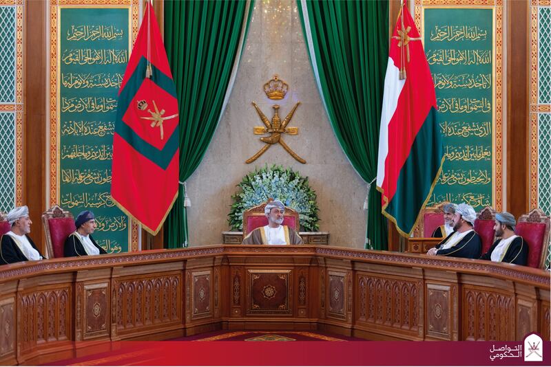 بالصور: جلالة السلطان يترأس اجتماعًا لمجلس الوزراء