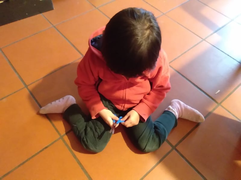 احذروا، جلوس أطفالكم بوضعية W