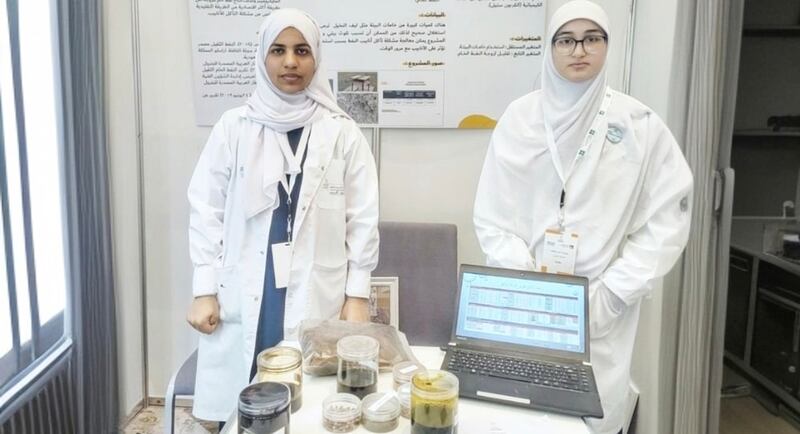 قدمتا حلا مبتكرا يدعم الصناعات النفطية؛ مشروع لطالبتين عمانيتين يُعرض في أمريكا