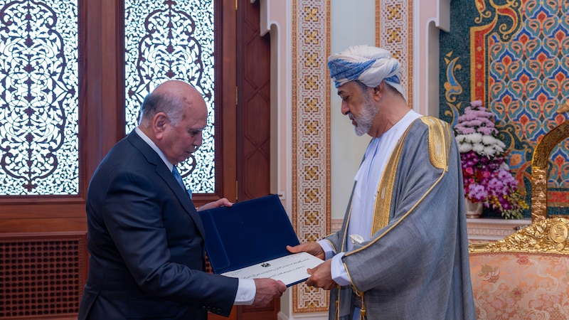 جلالة السلطان يتلقى دعوة لحضور القمة العربية في العراق