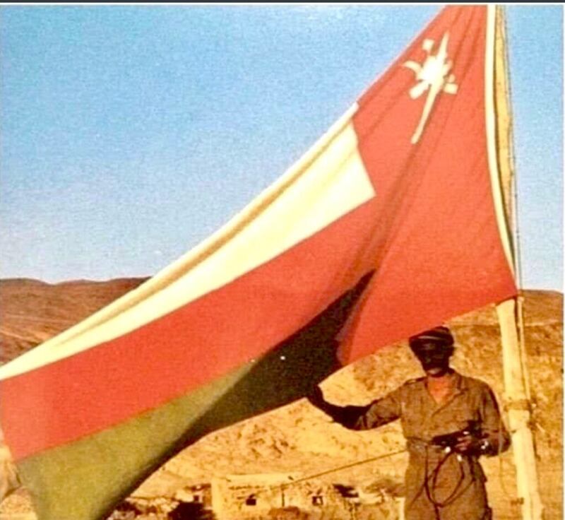 آخر الأحياء منهم يروي التفاصيل: حكاية السفراء الستة إلى مسقط ولقائهم بالسلطان قابوس بن سعيد