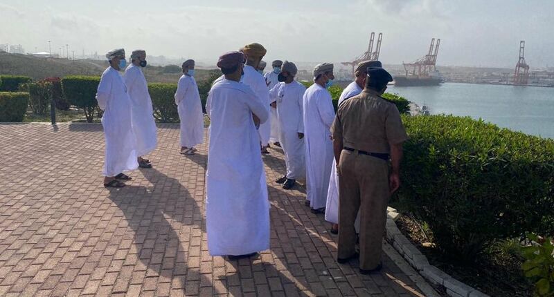 المعولي والمرشدي يزوران ميناء صلالة ومرافقه