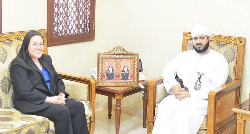 السفيرة الأمريكية ستودّع سلطنة عمان