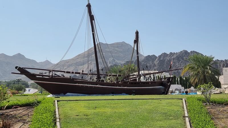 في ذكراها الـ41، ما قصة السفينة الموجودة في دوار قصر البستان؟