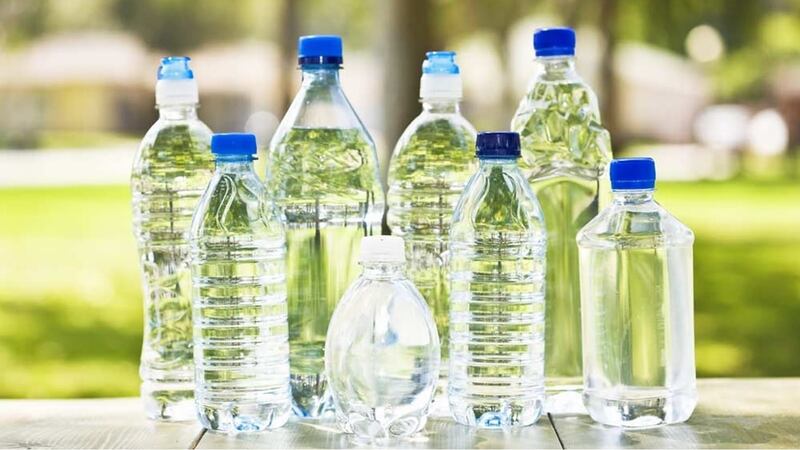 صحتك تهمنا: ما يجب معرفته عن مكونات عبوات المياه البلاستيكية