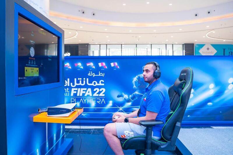 بالصور: منافسات محتدمة في بطولة عمانتل للفيفا 22