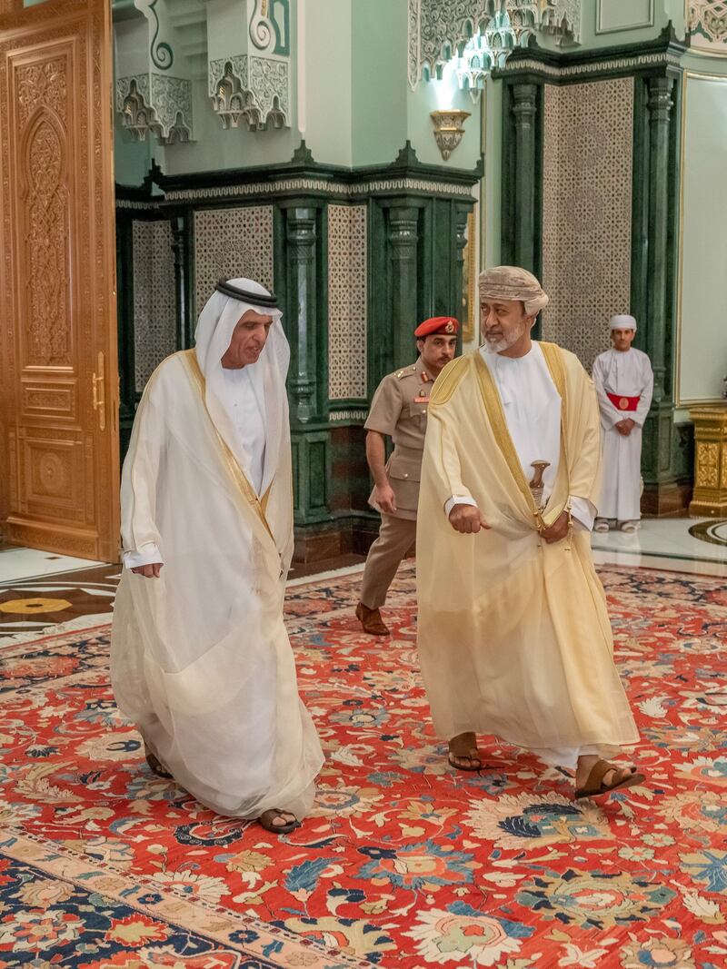 جلالة السلطان يقيم مأدبة غداء لحاكم إمارة رأس الخيمة