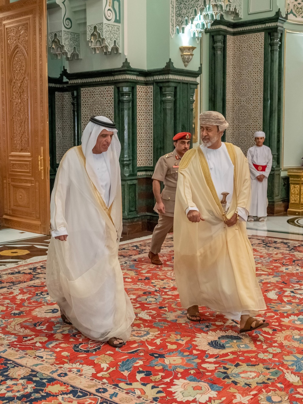 جلالة السلطان يقيم مأدبة غداء لحاكم إمارة رأس الخيمة