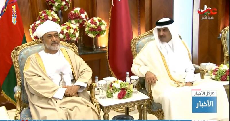 إحداهما مغلقة بينهما: جلستا مباحثات بين جلالة السلطان وأمير قطر