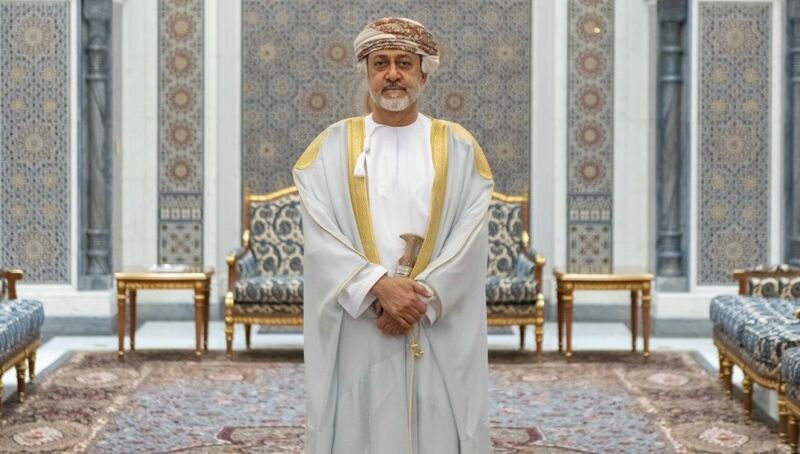 جلالة السلطان يتلقى تهاني العيد من عدة مسؤولين