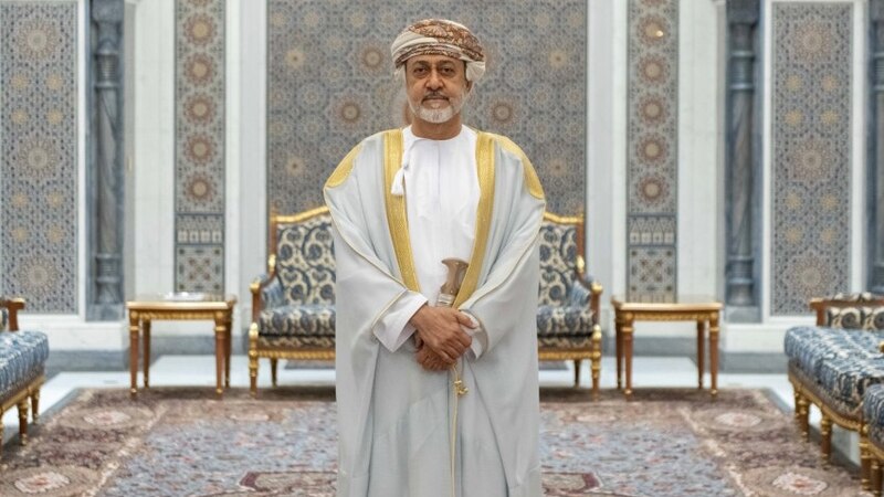 جلالة السلطان يتلقى تهاني العيد من عدة مسؤولين