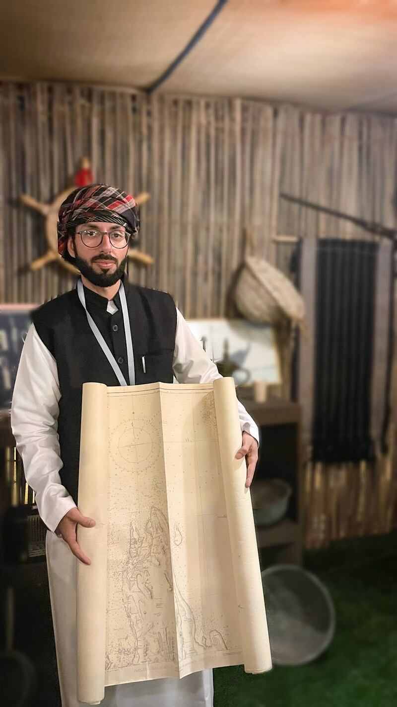 مقتنياته تُدهشك بندرتها: مواطن عُماني يحوّل منزلًا قديمًا إلى مُتحف ينتظر زيارتك