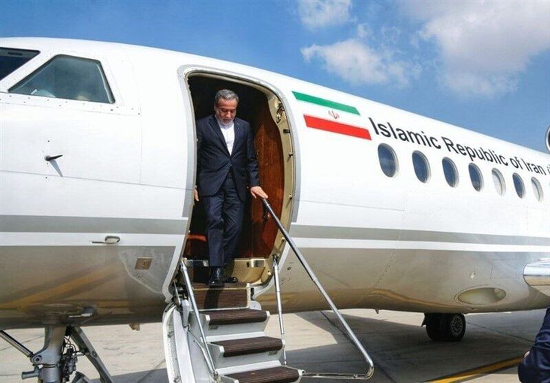 عراقجي يصل إلى مسقط 