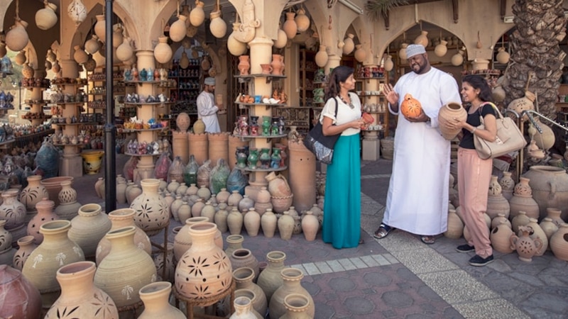 أكثر من ١٦ ألف عماني يعمل في القطاع السياحي، فهل أنت منهم؟