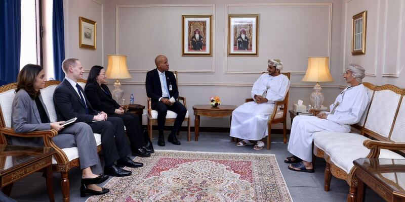 بحث التعاون الثنائي بين عمان وأمريكا