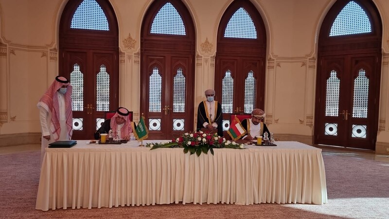 مذكرات تفاهم إعلامية وتجارية عمانية سعودية