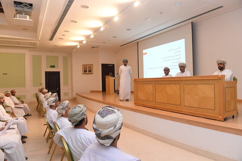 تدريب مجموعة من أمناء سر المجالس البلدية