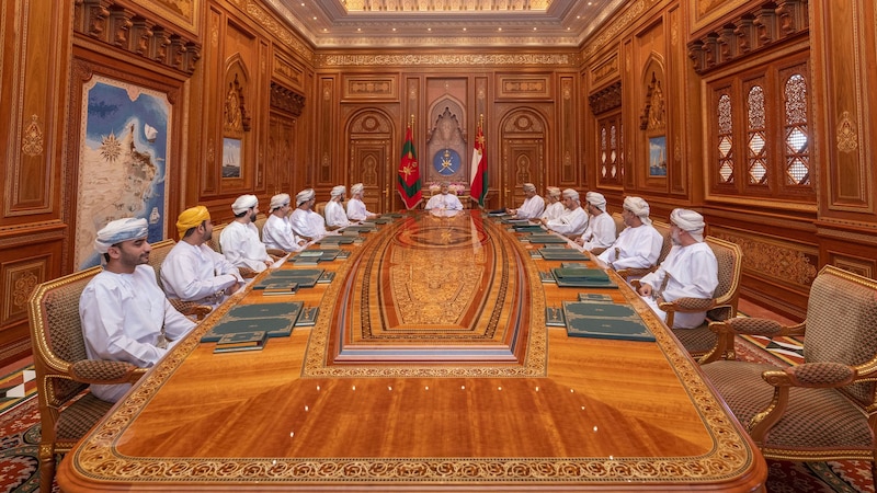 جلالة السلطان يستقبل رئيس وأعضاء مكتب مجلس الشورى