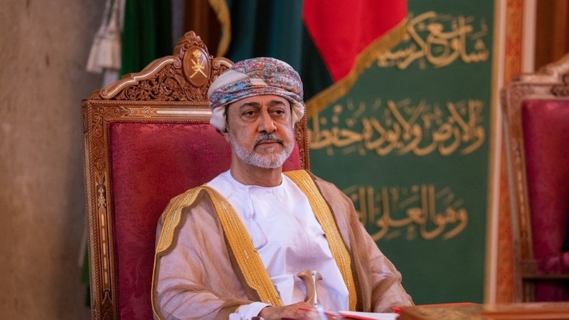 جلالة السلطان يؤكد: تشغيل المواطنين أولوية وطنية قصوى