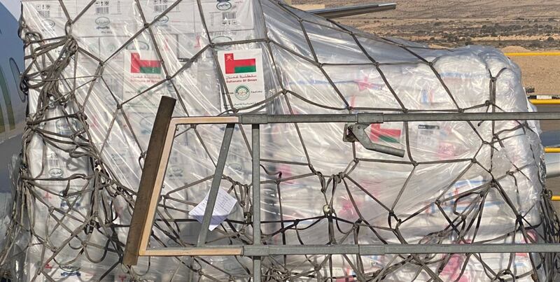 مسؤول يوضح لـ “أثير”: كيف تصل المساعدات العُمانية إلى غزة؟