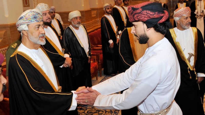 جلالة السلطان يواصل استقبال جموع المُعزين