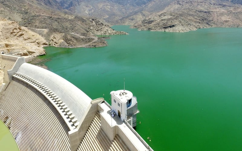 بالصور: سد وادي ضيقة يقترب من الفيضان