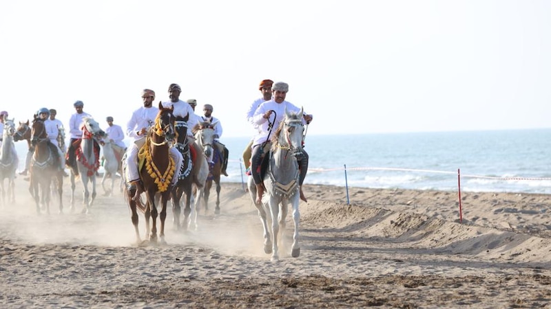 بالصور: رزحة وعازي وصهيل خيول في “عيد الرديدة السعيد”