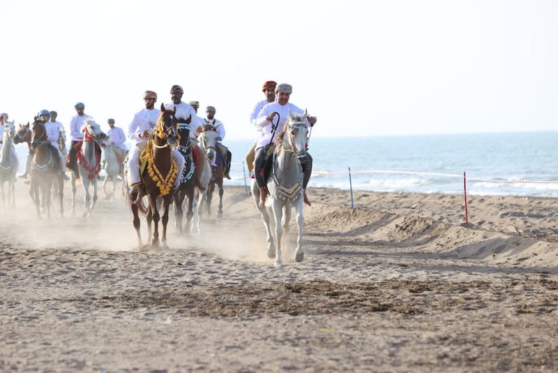 بالصور: رزحة وعازي وصهيل خيول في “عيد الرديدة السعيد”