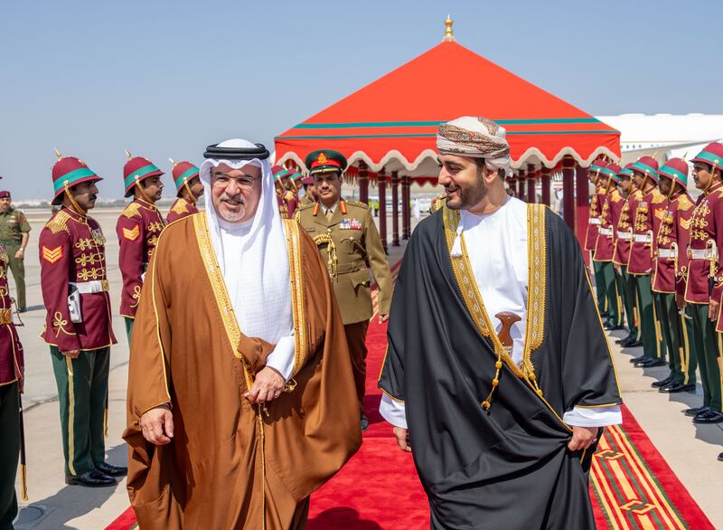 سمو السيد ذي يزن يستقبل ولي عهد البحرين