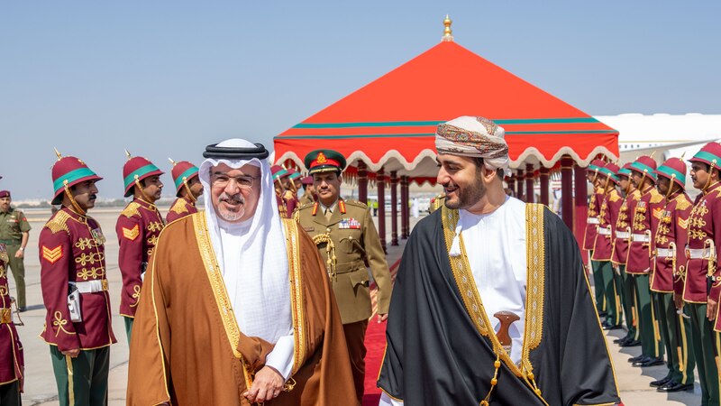 سمو السيد ذي يزن يستقبل ولي عهد البحرين