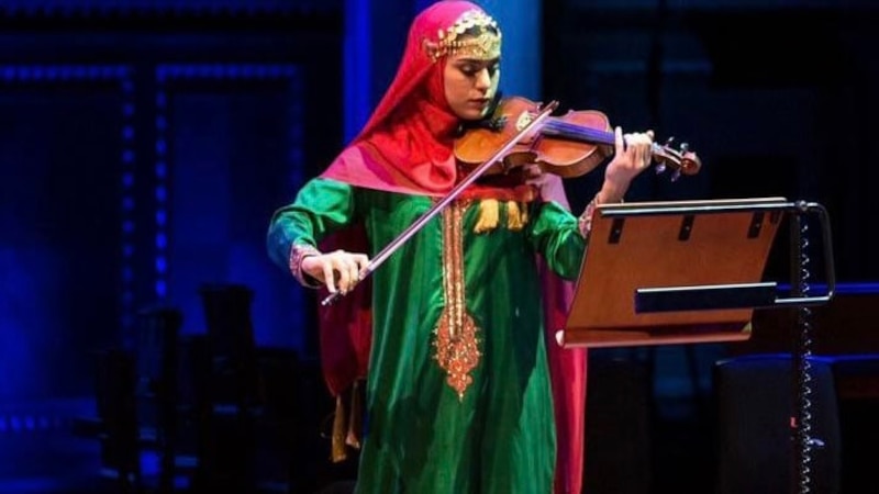 بدأت العزف قبل سن العاشرة: فنانة عمانية بموهبة عالمية
