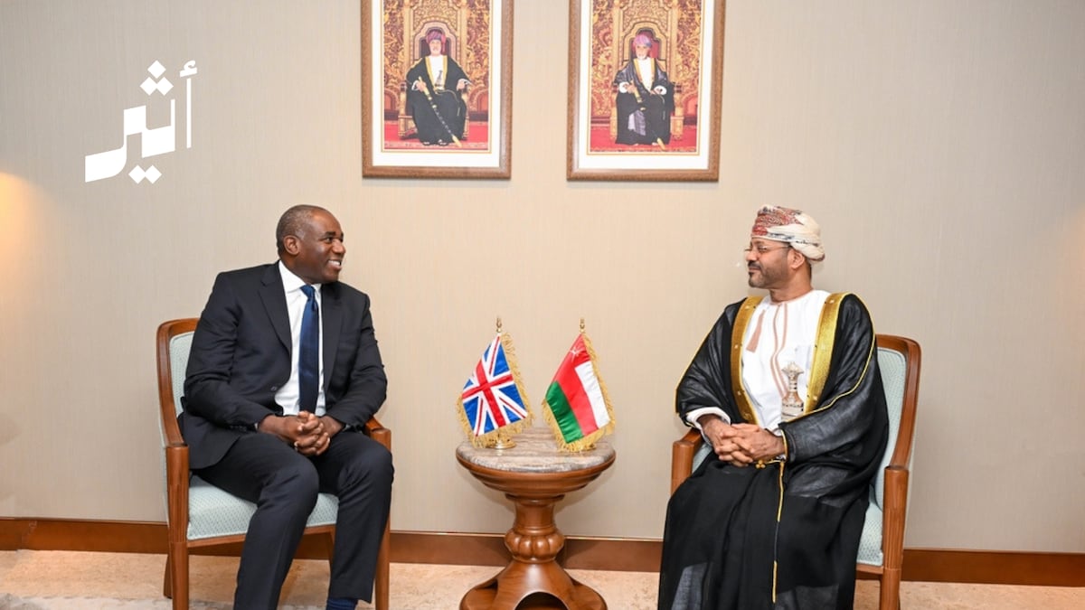 أثير| تأكيد عُماني بريطاني على الحلول الدبلوماسية: -وزير الخارجية ووزير العدل البريطاني يؤكدان على الحلول السلمية وسلامة الملاحة البحرية -اللقاء يأتي بعد 4 أيام من مباحثات جلالة السلطان ورئيس الوزراء البريطاني لاحتواء التصعيد وإيجاد مخرج للأزمة التفاصيل 