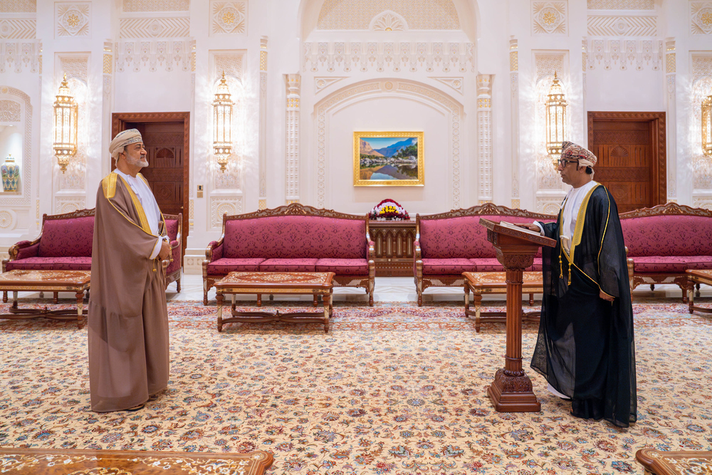 أمام المقام السّامي: سفيرُ سلطنة عُمان لدى بنجلاديش يؤدّي قسم اليمين