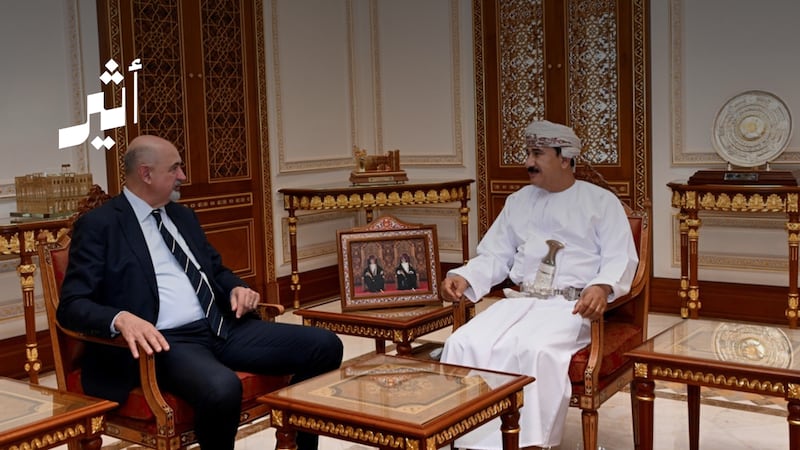 خلال لقائه بالنعماني: السفير الأسترالي يشيد بالجهود الدبلوماسية العُمانية