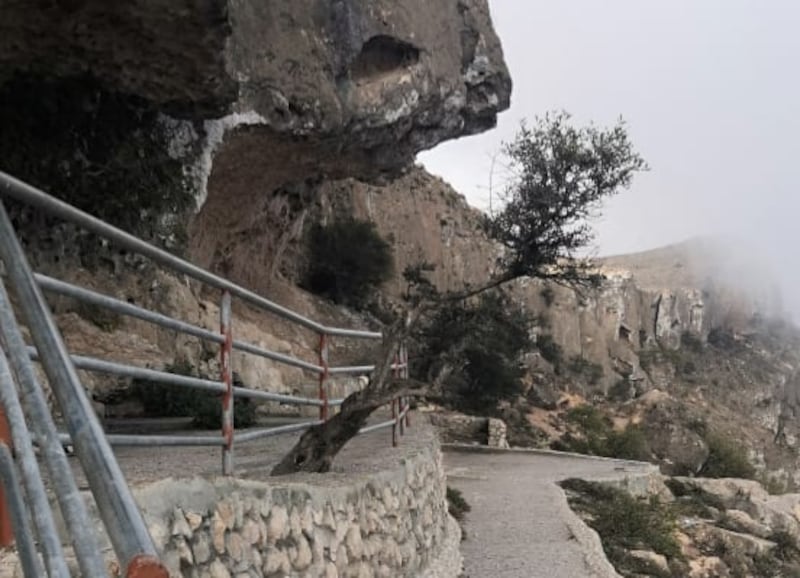 بالصور: تعرف على جمال كهف حيور في جبل سمحان