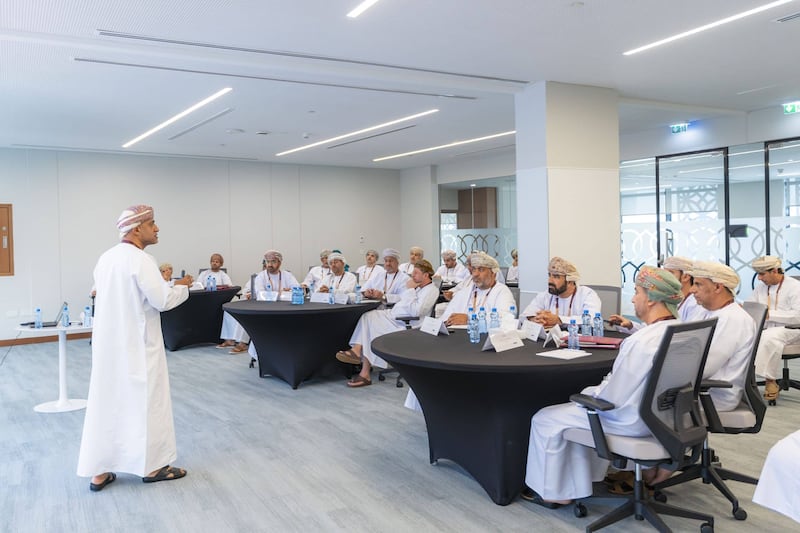 الأكاديمية السلطانية للإدارة تختتم “برنامج الولاة” لتطوير الإدارة المحلية