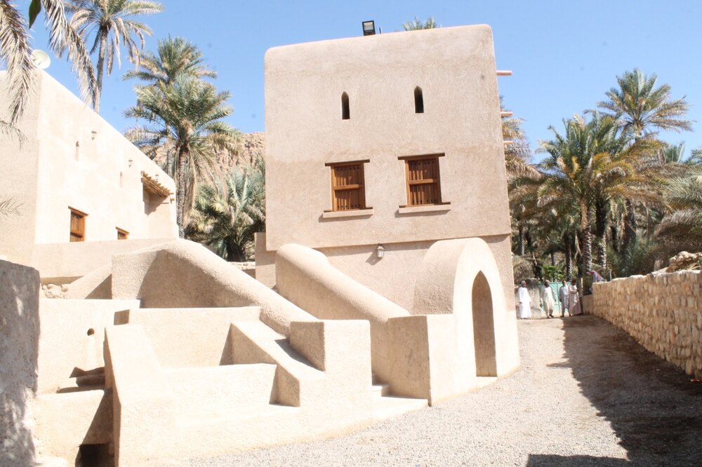 ترميم وإعادة بناء مسجد أثري