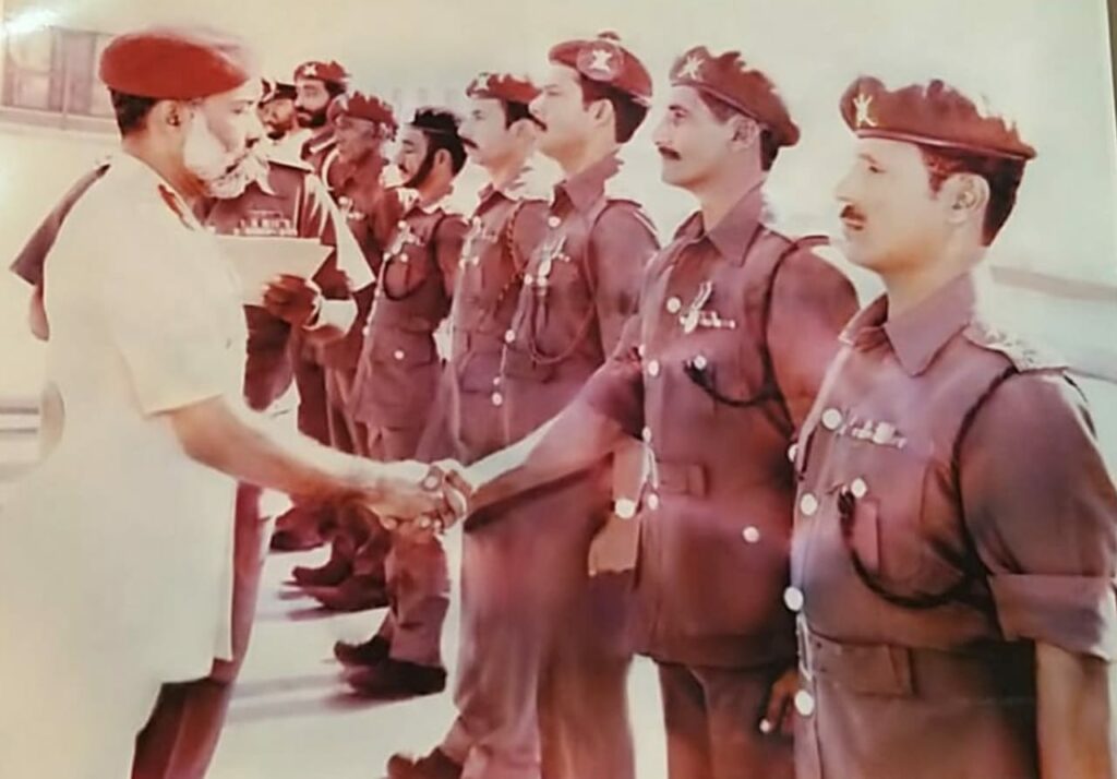 آخر الأحياء منهم يروي التفاصيل: حكاية السفراء الستة إلى مسقط ولقائهم بالسلطان قابوس بن سعيد