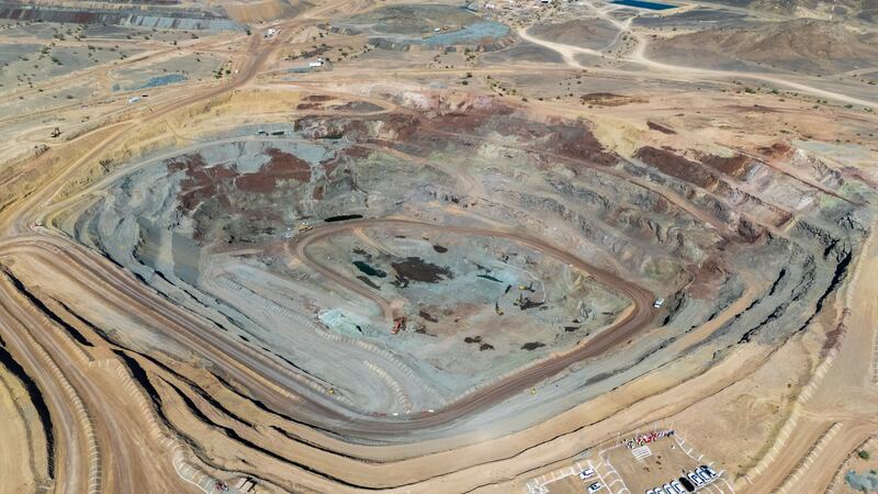 اتفاقيتين تُجيزان التنقيب والتعدين واستخراج “الملح” و“النحاس” في محافظتين