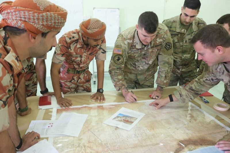 الجيش السلطاني ينفذ تمرينًا عسكريًا مع وحدات من الجيش الأمريكي