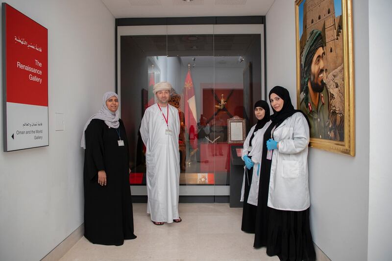 بتوجيهات سامية: عرض أصل رسالة السلطان قابوس للعائلة المالكة