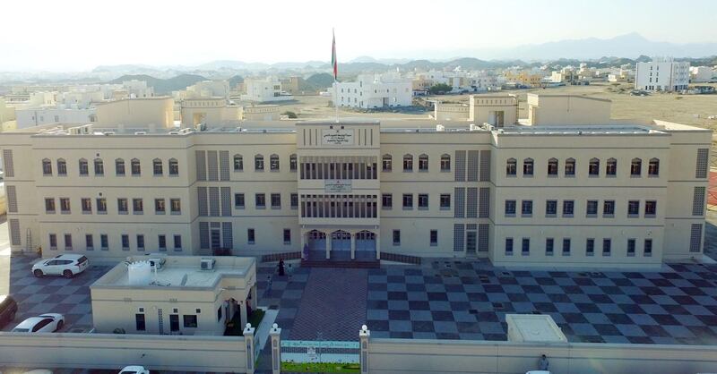 والي العامرات يوضح حول المشروعات الجديدة فيها 